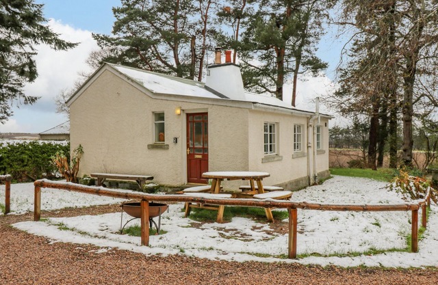 THE BUNGALOW, family friendly, character holiday cottage in Lhanbryde