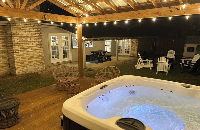 The Butterfly Haven Retreat with Hot Tub, & minutes away from major attractions
