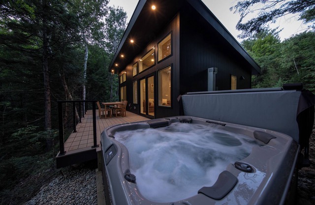 The Cabin at Bear River, Hot tub, River Access, Firepit, Fireplace