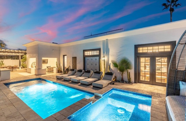 The Casa Del Sol Experience - Old Town Villa