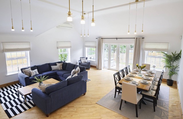The Castleman is large 3 bedroom apartment, situated within a golf course.