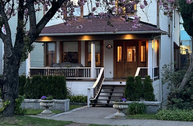 The Center of Vancouver, Spacious Elegant Interior, Spectacular Outdoor Living