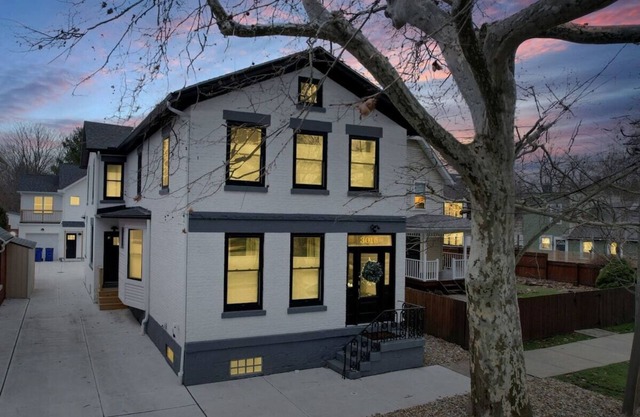 The Chatham Manor | Chef's Kitchen | Hot Tub | 4BR 2.5 Baths | 10 Guests