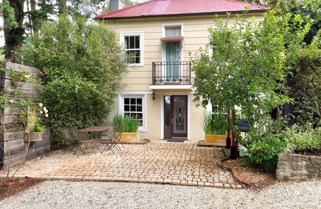 The Coach House | 2 bedroom historical regional escape