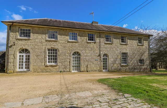 THE COACH HOUSE, pet friendly in Wroxall