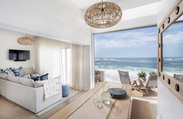 The Conch: Designer Beachfront Apartment with Access Directly on the Beach