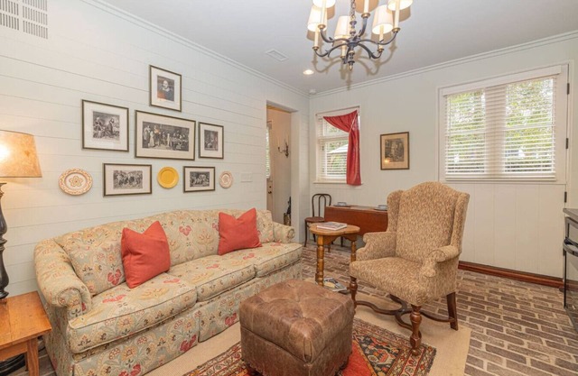 "The Cookhouse", Historic Garden District Apt.