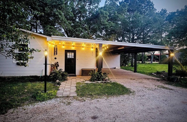 The Cottage at Steve’s Farm in Walnut Hill Fl