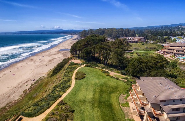 The Couple's Getaway-Seascape Resort Studio