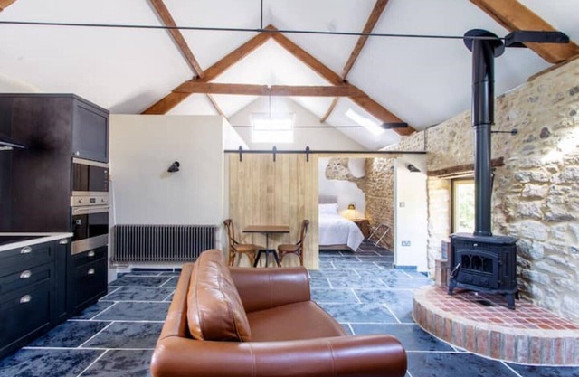 The Cowshed, Washing Pool Barns - suite for two