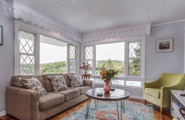 The Cozy Clam Cottage~ Spectacular Views ~Best location for all your adventures