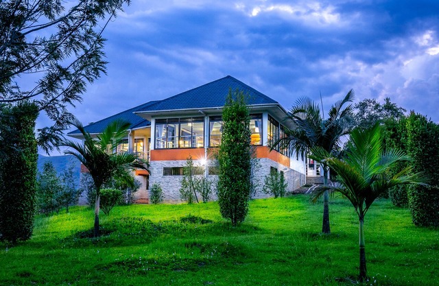 THE CRESTED CRANE BWINDI HOTEL