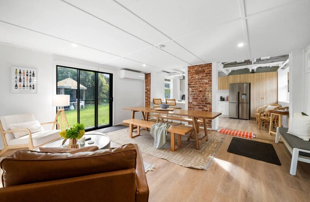 The Dingaling—Beach House Bliss with Firepit & BBQ