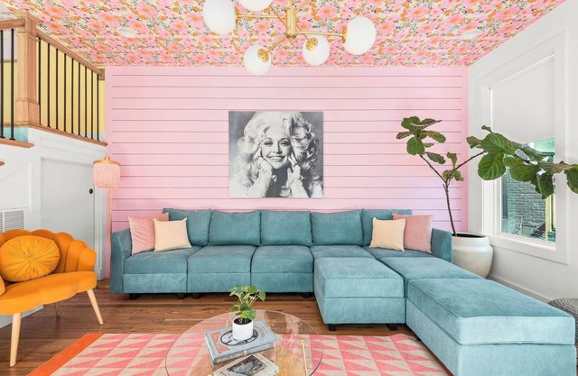 The Dolly House 8BR Sleeps 24 5min to DT