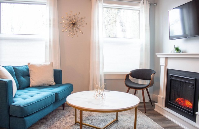The Douglas on Third Owner's Suite: Adorable Apartment on Downtown 3rd Street #8