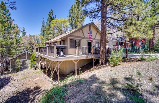 The Drowsy Den + Firepit/BBQ + Large Patio!