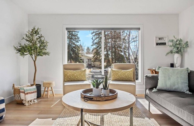 The Duke| Spacious | Upscale | Close to DT