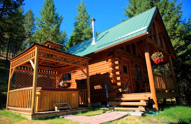 The Eagle's Nest - A Romantic Hideaway for Two with Private Gazebo and Sp