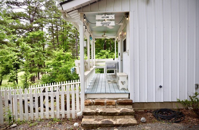 The Enchanted Cottage, Greers Ferry Lake Area