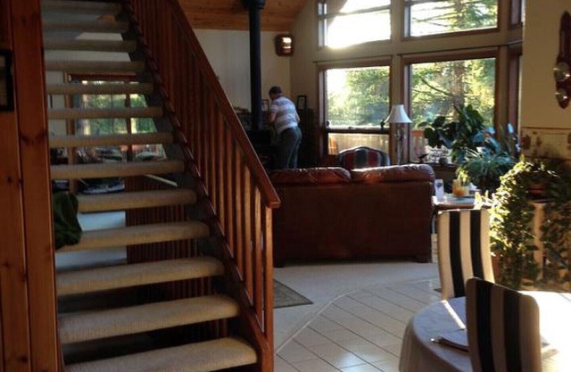 The End Of The Road B&B - Cranbrook, British Columbia - Breakfast included - Queen Room with Garden View (Unit 1)