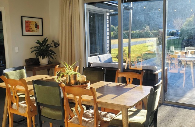 The Fitchew Inn: A beautiful, spacious family holiday home. Pet friendly.