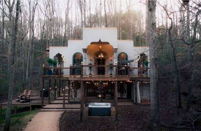 “The Flying Carpet” Moroccan Treehouse