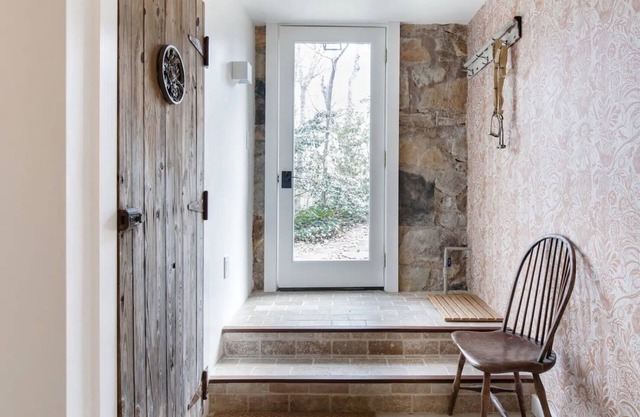 The Forest Door-The LAP of LUXURY in the HEART of Tryon-NEW apt above Harmon Fie