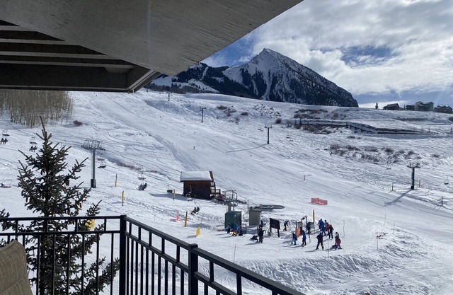 The Gateway Paradise! 2 bedroom You want to Ski-in/Ski-out the Gateway Paradise!