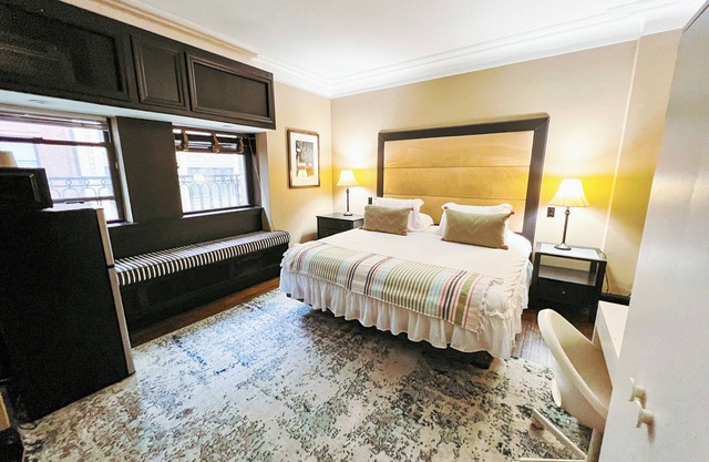 The Gatsby Apartment at The Historic Mansfield Residence