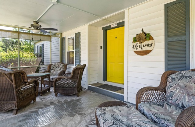 The Getaway is a 3br/2bth home + Dock & Boat Ramp Access! Great Location!