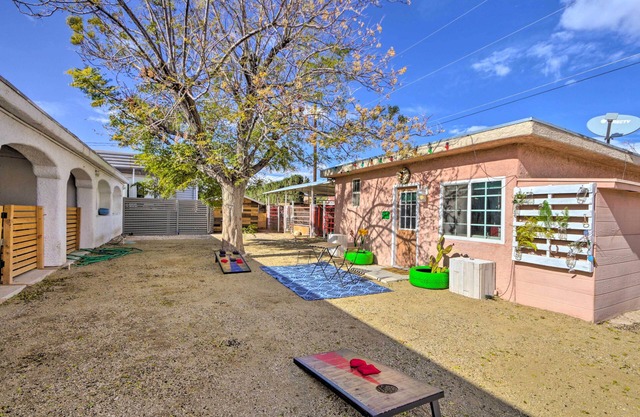 'The Goat Hut' Studio: 11 Mi to Las Vegas Strip!