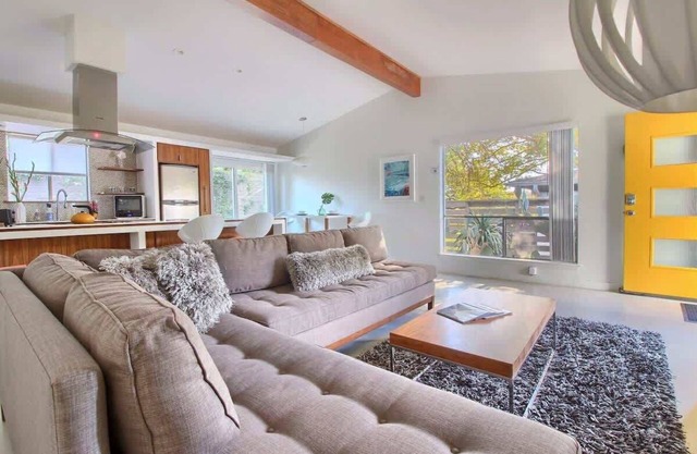 The Goldie | Stylish SoCo Pet-Friendly Stay