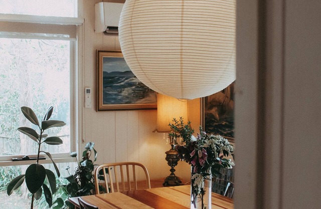 The Good Place: cute cottage with lush garden. Walk to cafes, brewery & shops.