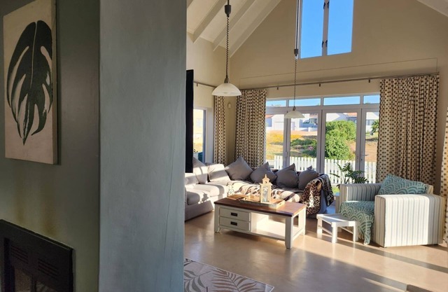 The Grace @ Pelican Bay is a delightful canal-side retreat located in Port Owen.