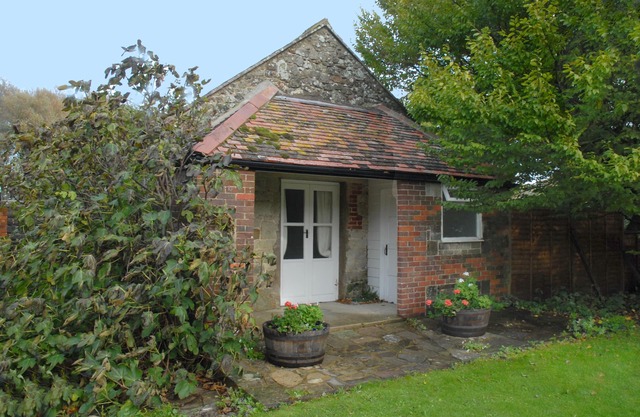 The Granary at French Mill: charming cottage set in extensive garden with stream