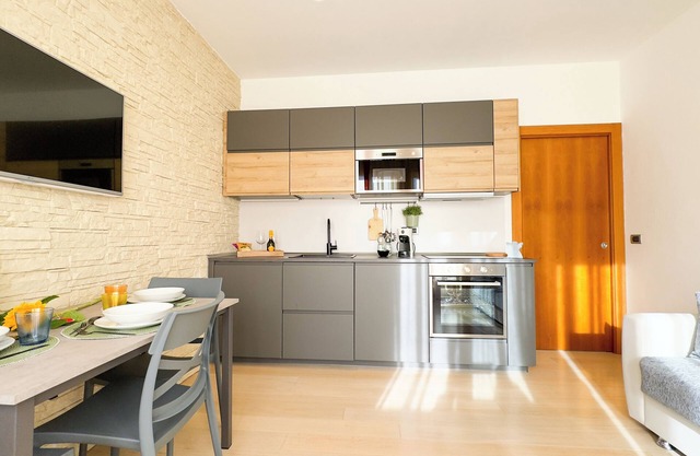 The Green Apartment - One Bedroom Apartment, Sleeps 5