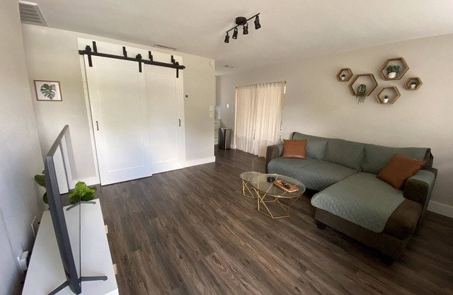 🪴The Green Bungalow🪴 Clean Modern Comfort