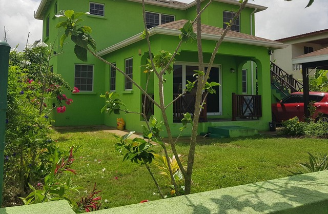 The Green House, west coast luxury apartment 4 minutes walk to beautiful beaches