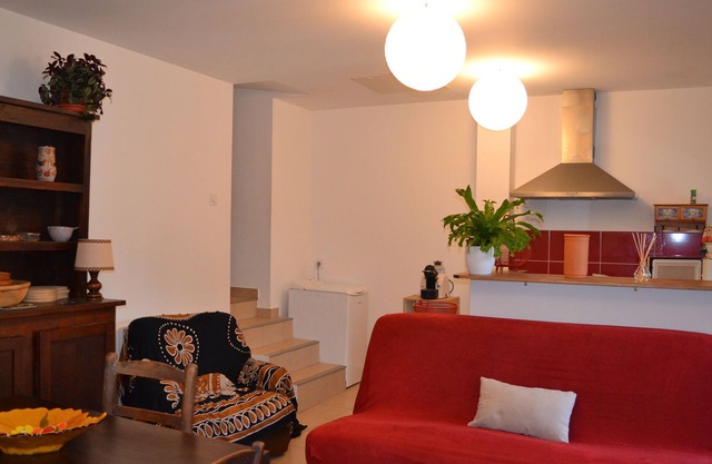 The Green Nest in Saint Sulpice sur Célé welcomes you with your dog