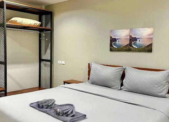 The Gun Hotel Premium