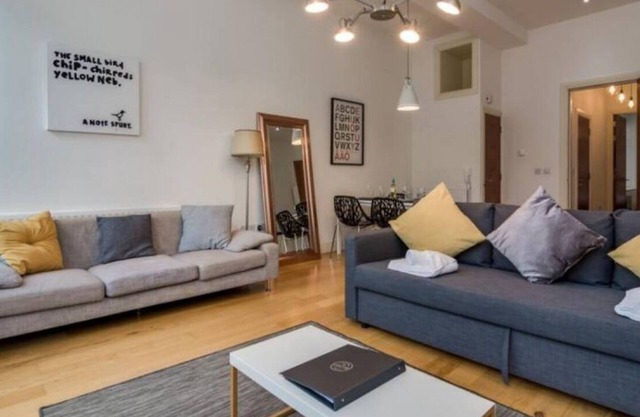 The Half Bap - Modern 1 Bed Apt in Belfast's Historic Cathedral Quarter