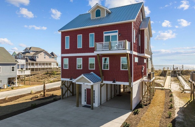 The Hamptons #139 Brand new, Oceanfront B, Hot Tub, Com. Pool!