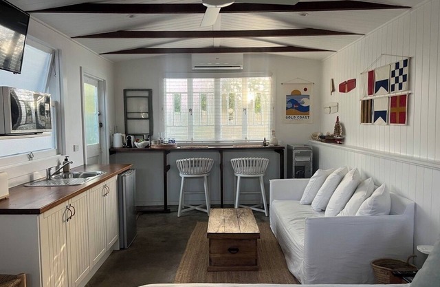 The Hangar is a studio space, conveniently located near Bilinga Beach