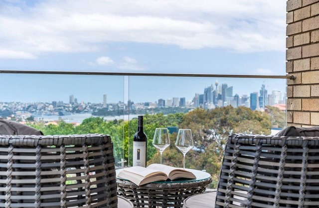 The Harbour View Spacious Cremorne Convenience