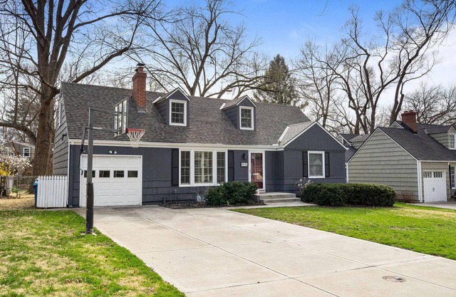 The Hawthorn - Walkable to PV shops + Pet Friendly!