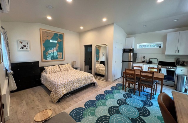 The Hidden Farmhouse - Perfect for Travel Nurses, Medical Students, and More!