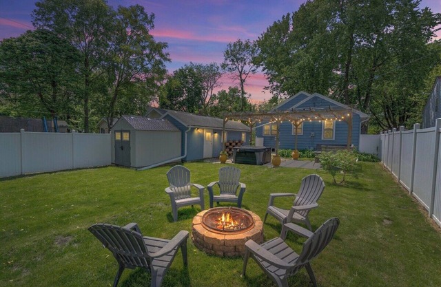 The Hideaway on Hazel- Luxury Smart Home w Hot Tub