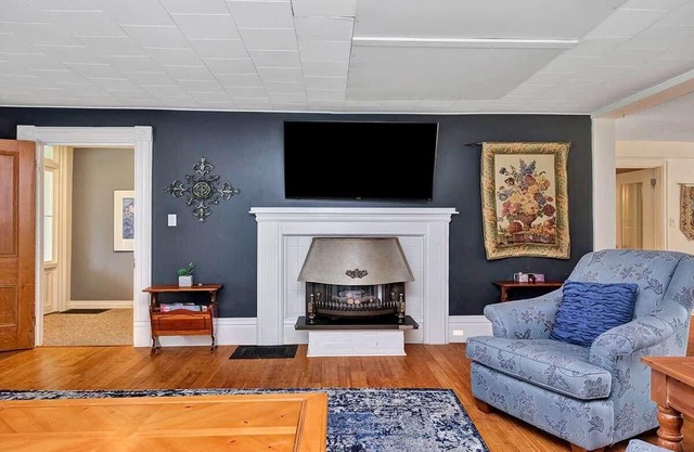 The Highway House - PEC Waterview Getaway