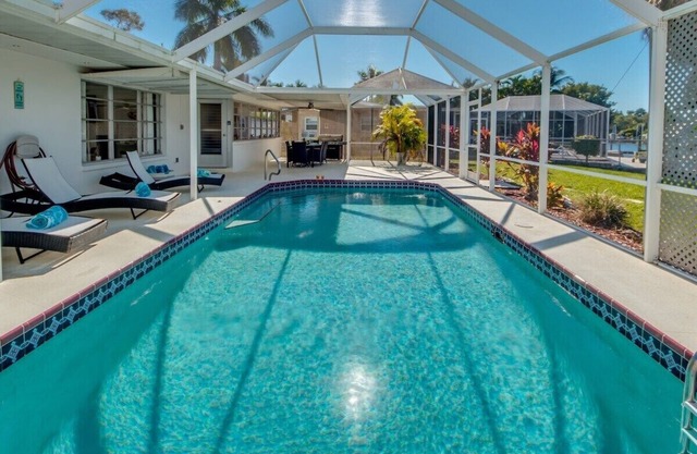 The house is in the preferred yacht club area, in the southeast of Cape Coral.