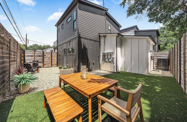 The Howdy House Stylish South Austin Getaway